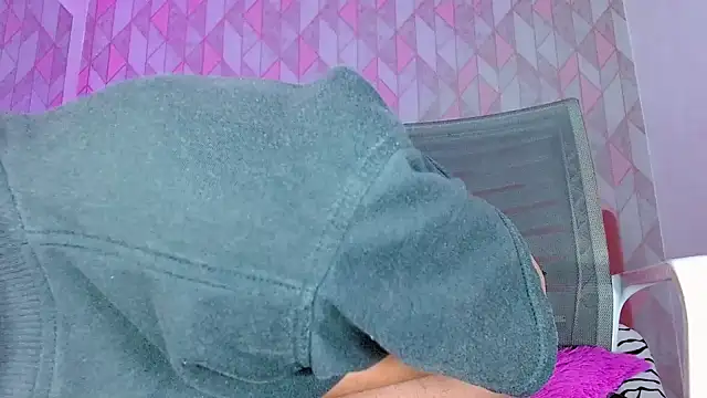 Snapshot of angelyy_02 chatting on December 11, 2024, 3:56 am angelyy 02 online show from December 11, 2024, 3:56 am