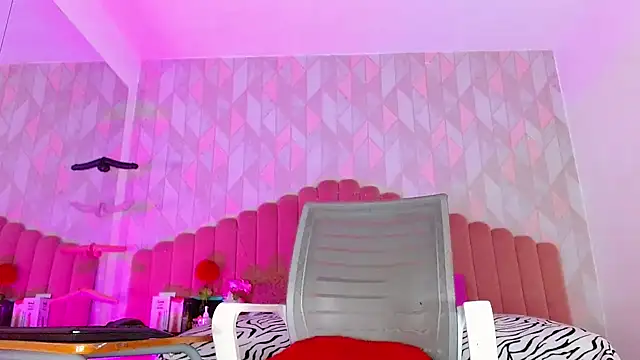 Snapshot of angelyy_02 chatting on February 5, 2025, 10:55 pm angelyy 02 online show from February 5, 2025, 10:55 pm