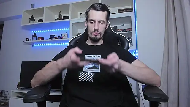 Snapshot of ToddClaytonn chatting on October 31, 2025, 11:39 pm ToddClaytonn online show from October 31, 2025, 11:39 pm