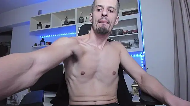 Snapshot of ToddClaytonn chatting on November 13, 2025, 2:10 am ToddClaytonn online show from November 13, 2025, 2:10 am