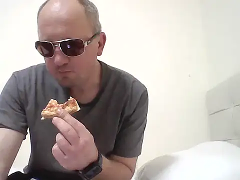 Snapshot of paul_daniel chatting on November 7, 2025, 8:31 pm paul daniel online show from November 7, 2025, 8:31 pm