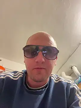 Snapshot of paul_daniel chatting on December 15, 2025, 6:45 pm paul daniel online show from December 15, 2025, 6:45 pm