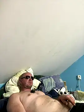 Snapshot of paul_daniel chatting on December 16, 2025, 6:46 pm paul daniel online show from December 16, 2025, 6:46 pm