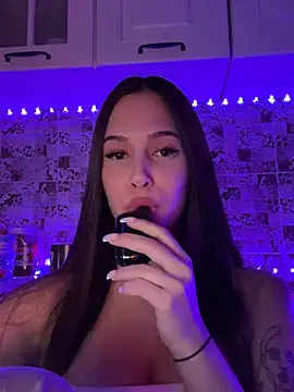 Snapshot of EricaWalls chatting on January 18, 2025, 3:20 am EricaWalls online show from January 18, 2025, 3:20 am