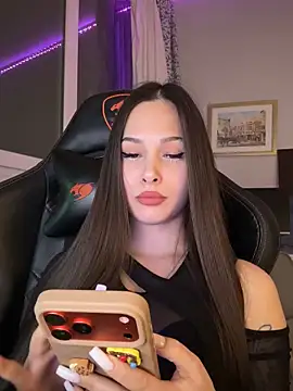 Snapshot of EricaWalls chatting on February 1, 2026, 5:44 pm EricaWalls online show from February 1, 2026, 5:44 pm