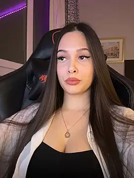 Snapshot of EricaWalls chatting on February 4, 2026, 8:25 pm EricaWalls online show from February 4, 2026, 8:25 pm