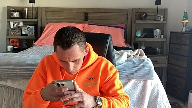 PeytonJohnn online show from October 27, 2025, 4:44 pm