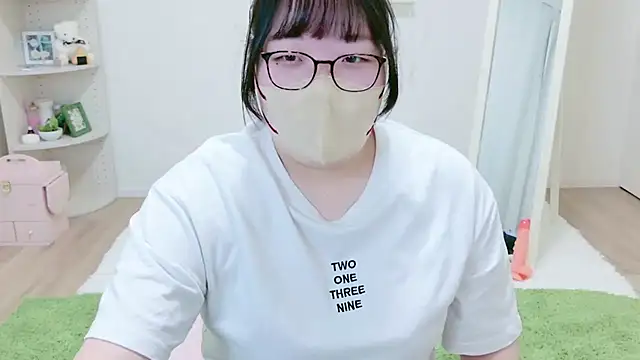 Snapshot of o-Aya-o chatting on February 10, 2025, 6:24 pm o-Aya-o online show from February 10, 2025, 6:24 pm