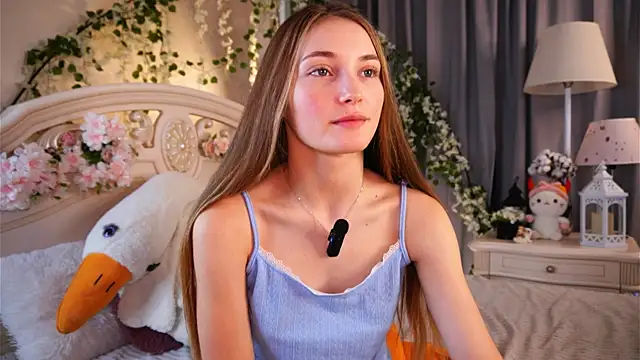 Snapshot of MonaEldon chatting on November 11, 2025, 4:12 am MonaEldon online show from November 11, 2025, 4:12 am