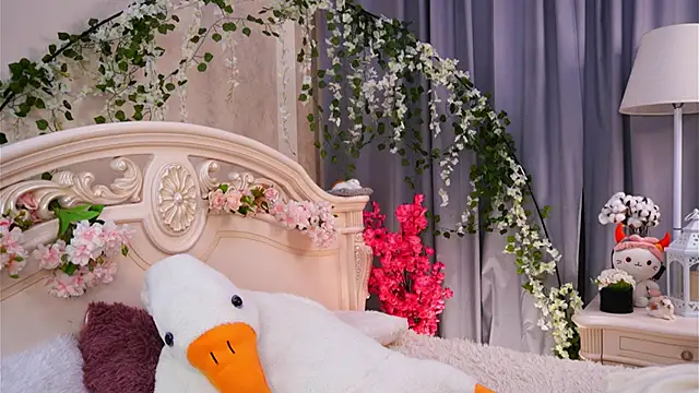 Snapshot of MonaEldon chatting on November 24, 2025, 2:33 am MonaEldon online show from November 24, 2025, 2:33 am