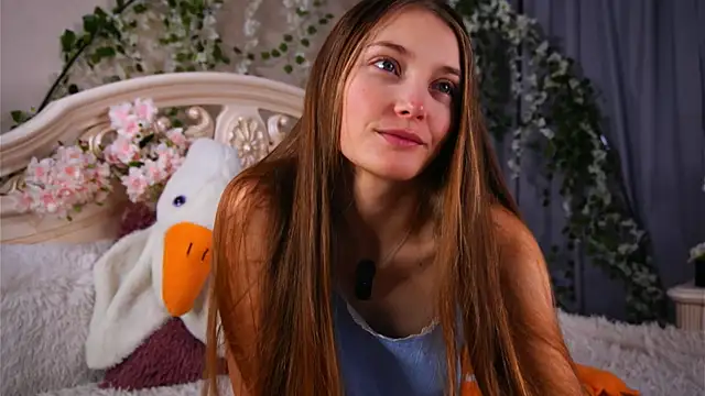 Snapshot of MonaEldon chatting on December 2, 2025, 3:23 am MonaEldon online show from December 2, 2025, 3:23 am