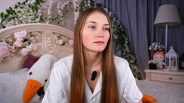 Snapshot of MonaEldon chatting on December 3, 2025, 2:41 am MonaEldon online show from December 3, 2025, 2:41 am