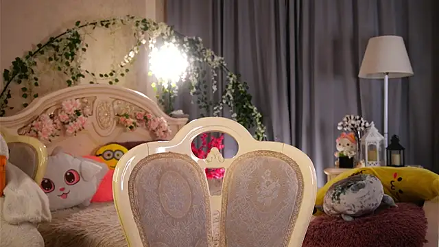 Snapshot of MonaEldon chatting on December 17, 2025, 2:28 am MonaEldon online show from December 17, 2025, 2:28 am