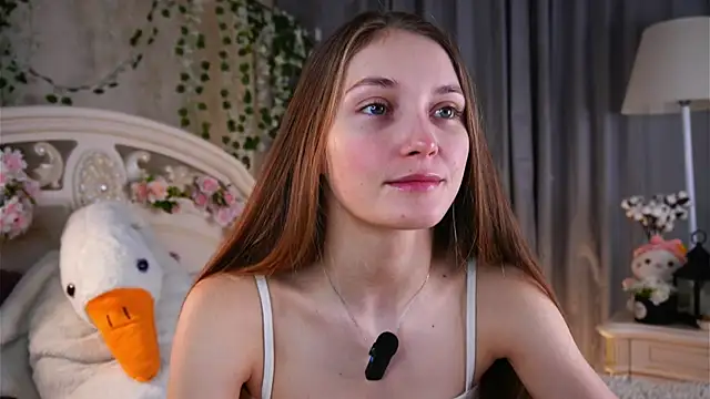 Snapshot of MonaEldon chatting on January 14, 2026, 3:01 am MonaEldon online show from January 14, 2026, 3:01 am