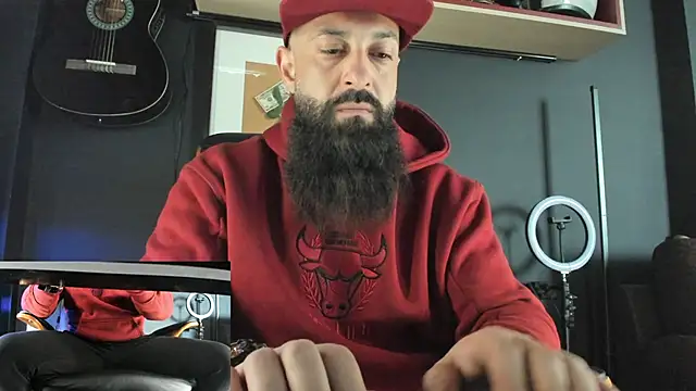 axxelrich  online show from February 18, 2025, 8:49 am