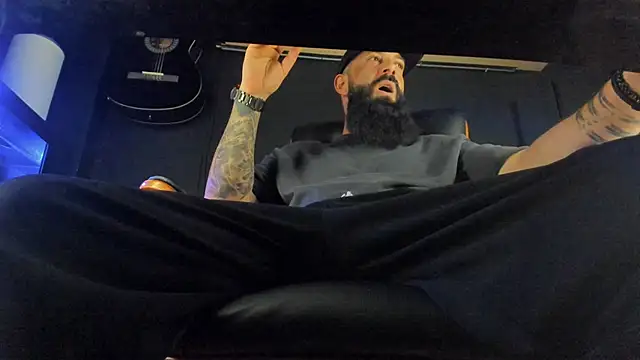 axxelrich  online show from March 1, 2025, 10:34 am