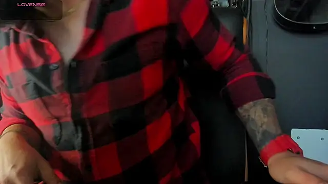 axxelrich  online show from September 19, 2025, 4:47 am