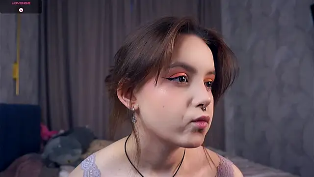 DevonaBucher online show from October 26, 2025, 5:02 am