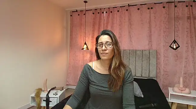 VioletaScott  online show from February 13, 2025, 12:43 pm