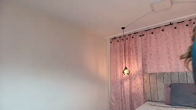 VioletaScott  online show from November 8, 2025, 1:11 pm