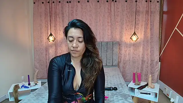 VioletaScott  online show from November 11, 2025, 1:11 pm