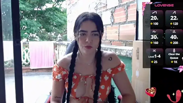 Snapshot of lvsaraa_sexy chatting on January 5, 2025, 6:35 pm lvsaraa sexy online show from January 5, 2025, 6:35 pm