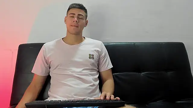 Snapshot of Brian_cx chatting on January 18, 2025, 3:59 pm Brian cx online show from January 18, 2025, 3:59 pm