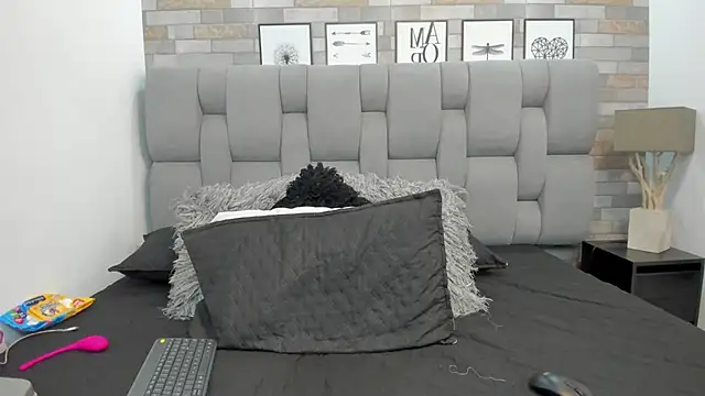 Snapshot of KariinaTaylor chatting on October 27, 2025, 6:34 pm KariinaTaylor online show from October 27, 2025, 6:34 pm