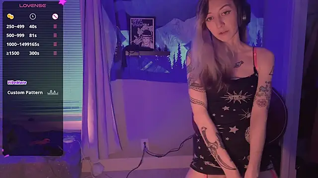 lovelylucyy online show from January 3, 2025, 3:16 am