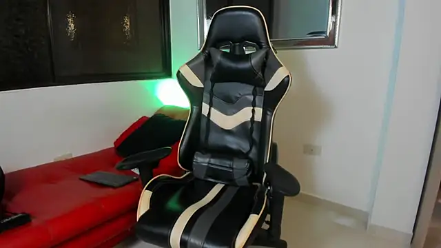 julian wallace online show from February 25, 2026, 2:43 am