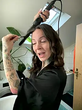 Snapshot of BrownieyQueen chatting on January 16, 2026, 7:45 am BrownieyQueen online show from January 16, 2026, 7:45 am