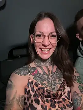 Snapshot of BrownieyQueen chatting on January 18, 2026, 5:06 pm BrownieyQueen online show from January 18, 2026, 5:06 pm