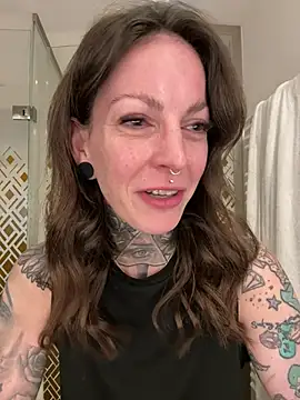 Snapshot of BrownieyQueen chatting on February 21, 2026, 9:21 am BrownieyQueen online show from February 21, 2026, 9:21 am