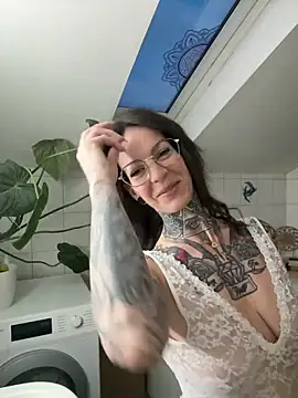 Snapshot of BrownieyQueen chatting on March 2, 2026, 5:30 am BrownieyQueen online show from March 2, 2026, 5:30 am