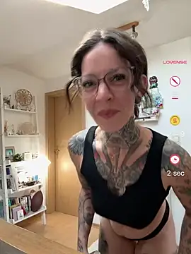 BrownieyQueen online show from May 24, 2026, 6:18 am