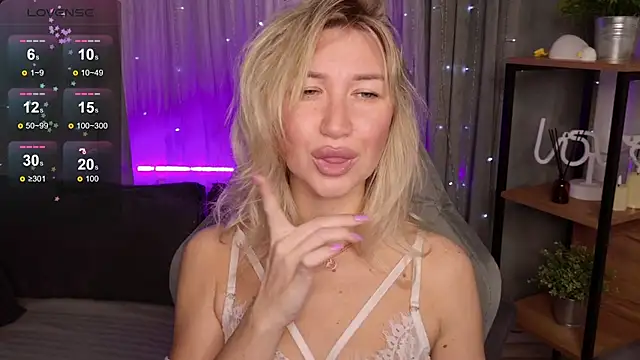 Snapshot of MilaBott chatting on November 7, 2025, 8:20 pm MilaBott online show from November 7, 2025, 8:20 pm