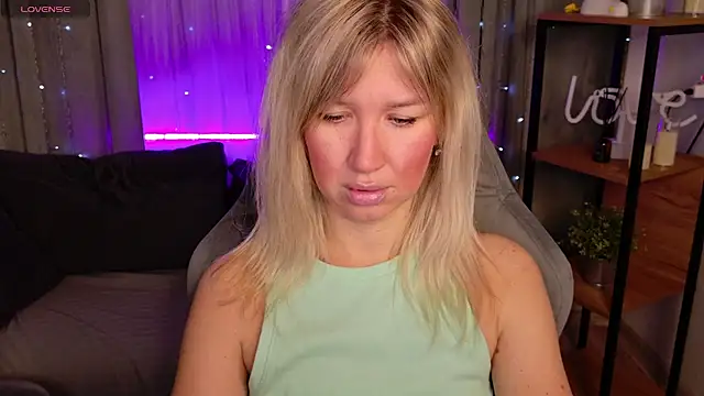 Snapshot of MilaBott chatting on November 14, 2025, 8:07 pm MilaBott online show from November 14, 2025, 8:07 pm