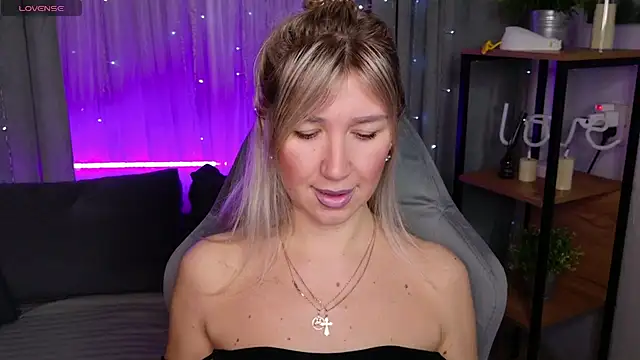 Snapshot of MilaBott chatting on November 21, 2025, 8:18 pm MilaBott online show from November 21, 2025, 8:18 pm