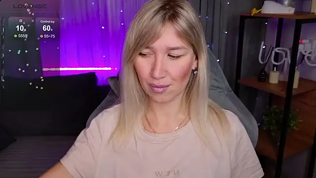 Snapshot of MilaBott chatting on November 22, 2025, 8:30 pm MilaBott online show from November 22, 2025, 8:30 pm