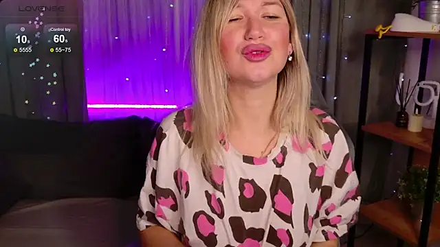 Snapshot of MilaBott chatting on December 1, 2025, 8:03 pm MilaBott online show from December 1, 2025, 8:03 pm