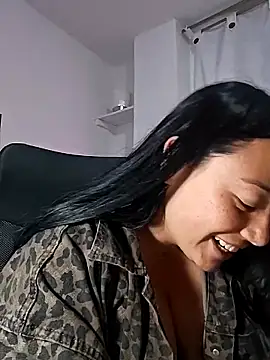 Snapshot of helena_smith chatting on December 15, 2025, 2:27 am helena smith online show from December 15, 2025, 2:27 am