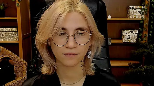 Moon13152 online show from December 13, 2024, 1:48 am