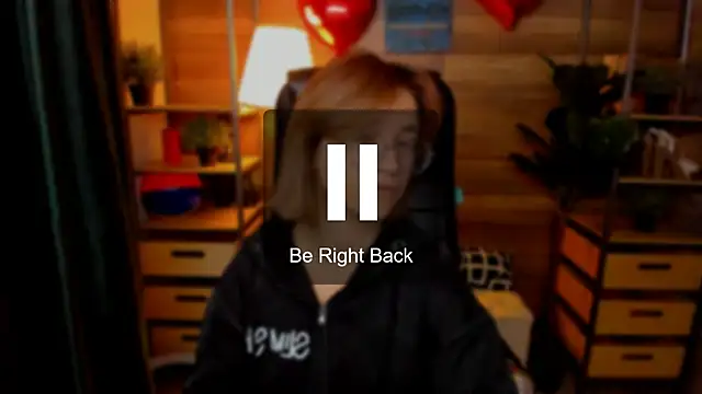 Moon13152 online show from October 23, 2025, 8:51 pm