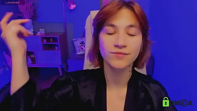 Moon13152 online show from November 11, 2025, 4:29 pm