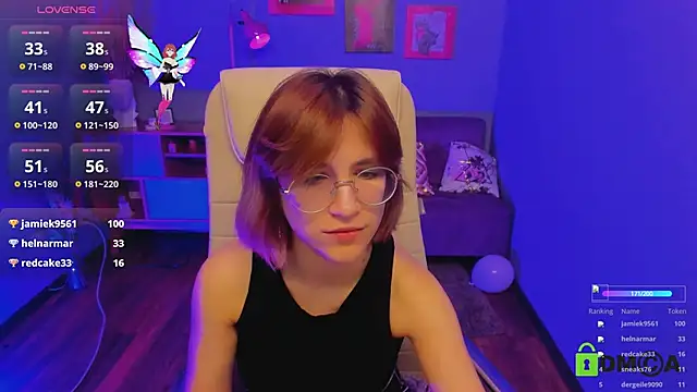 Moon13152 online show from November 12, 2025, 4:35 am