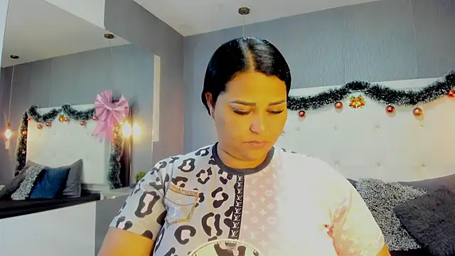 Snapshot of Clarigil chatting on December 19, 2025, 10:06 pm Clarigil online show from December 19, 2025, 10:06 pm