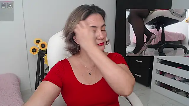 Chiraz hasnaa online show from December 3, 2024, 1:10 pm