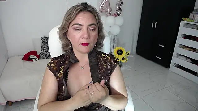 Chiraz hasnaa online show from February 1, 2025, 2:37 am