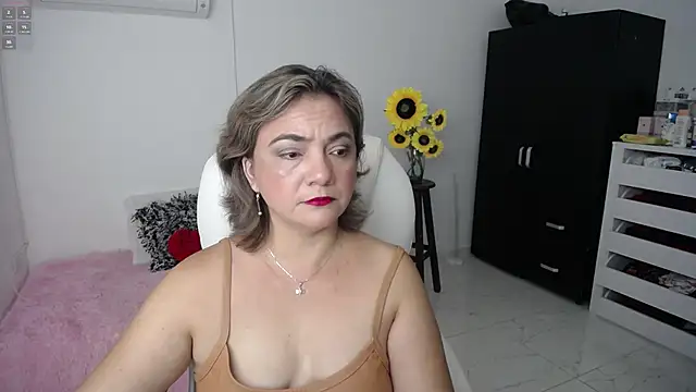 Chiraz hasnaa online show from February 12, 2025, 10:15 pm