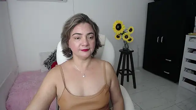 Chiraz hasnaa online show from February 20, 2025, 11:32 pm